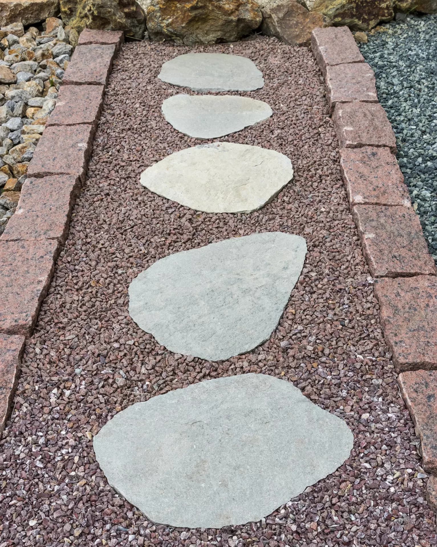 Gneis G85 nášľapné kamene - thumbnail 1